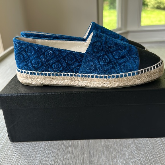 Chanel Velvet Camellia Espadrilles - Picture 2 of 7